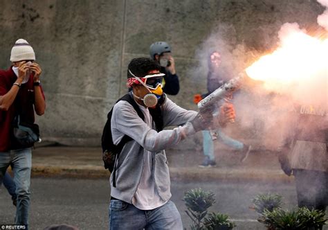 Mud Gun Venezuela|The Tragedy of the Venezuelan Opposition .